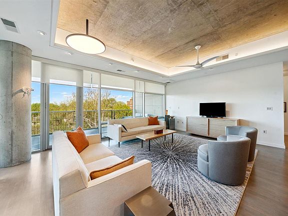 5th image of 4545 Lindell Blvd APT 22