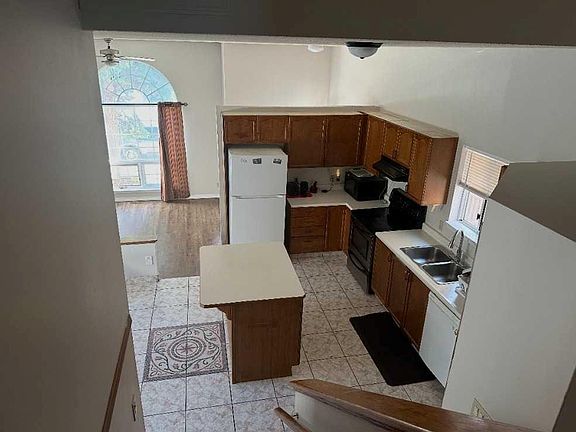 2nd image of 6934 S Laguna Way NE