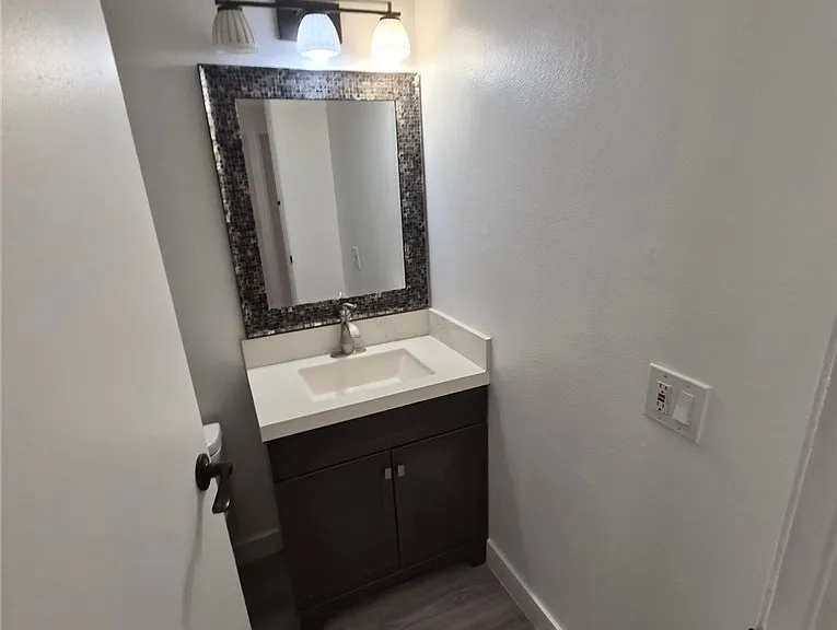 1301 W 8th St — Photo 13