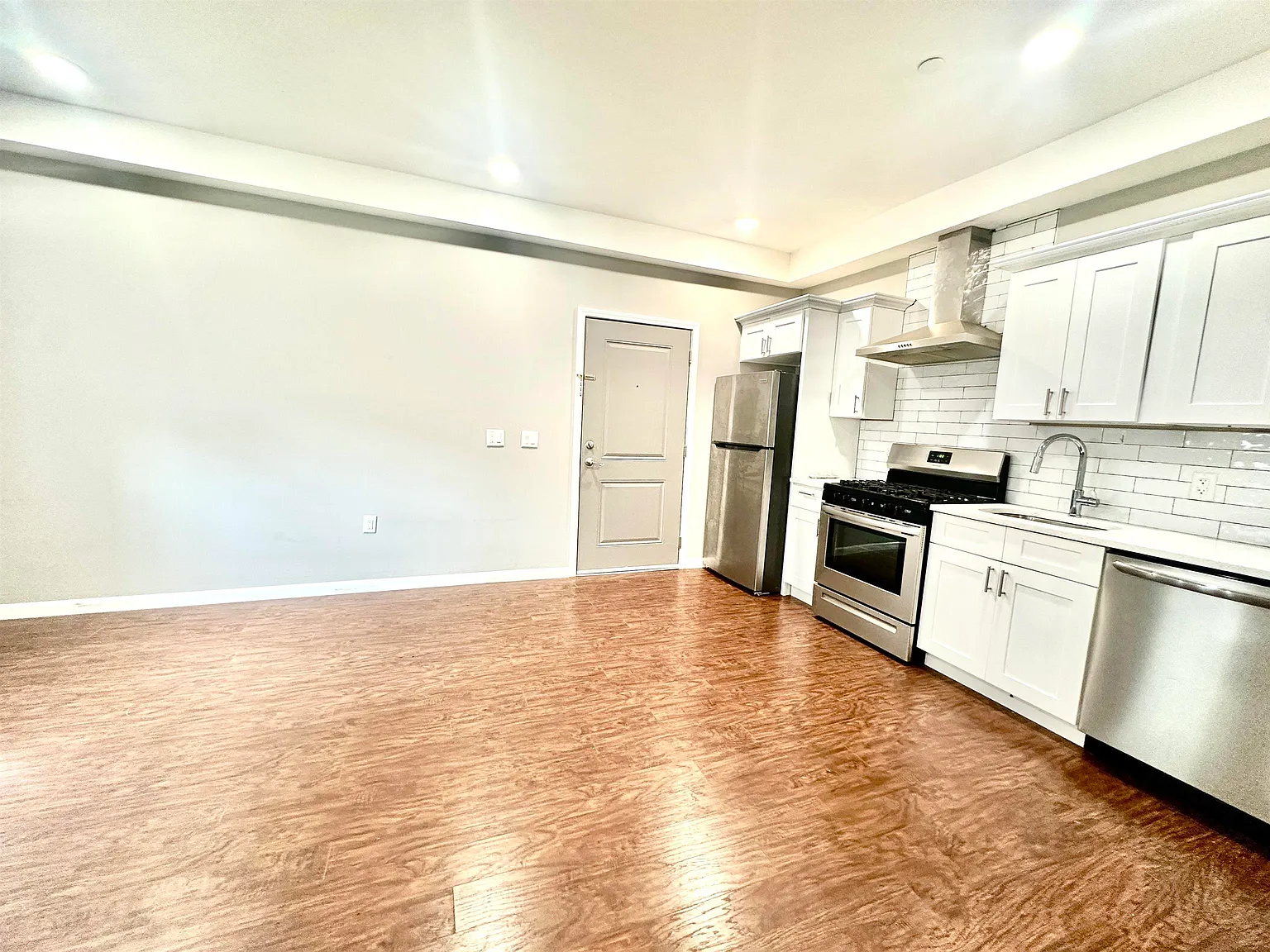2 bed, 1.0 bath, $2,600 — Photo 4