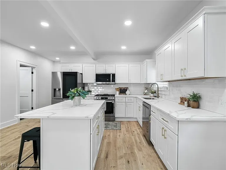 2295 Thurman Ave — Photo 8