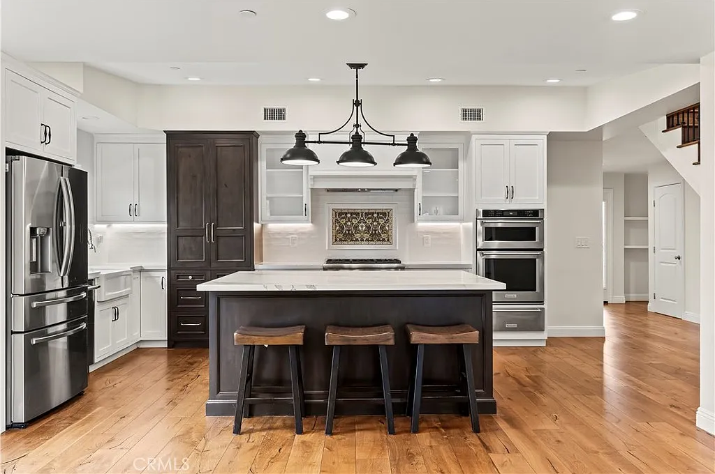 6 bed, 2856 sqft, $5,800 — Photo 4