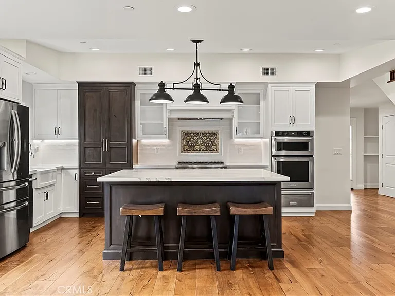 1096 Canyon View Dr — Photo 4