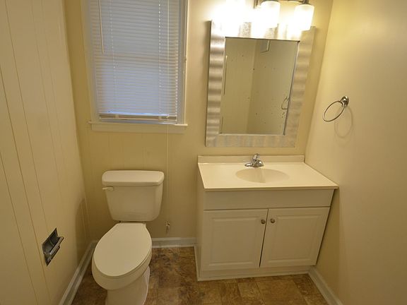 5th image of 401 Severin St