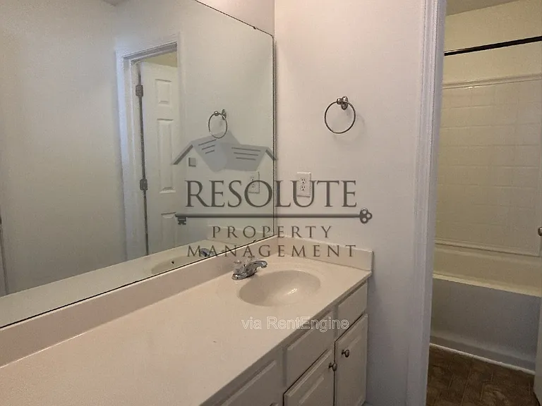 318 Anterbury Dr — Photo 10