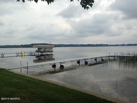 3rd image of 10833 Lake Dr