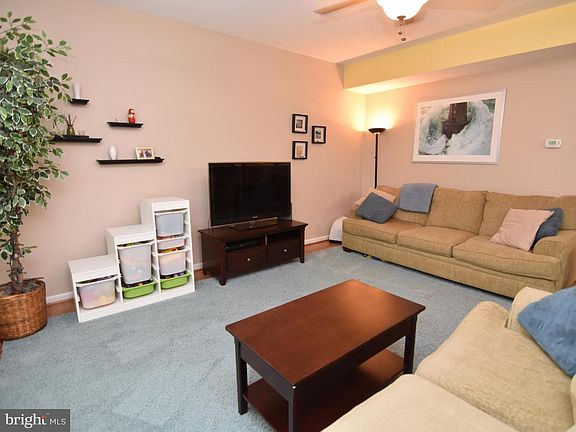5th image of 23233 Foxglove St