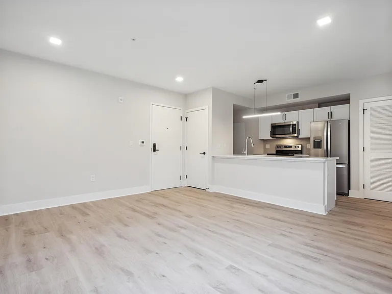 The Howard — Photo 18