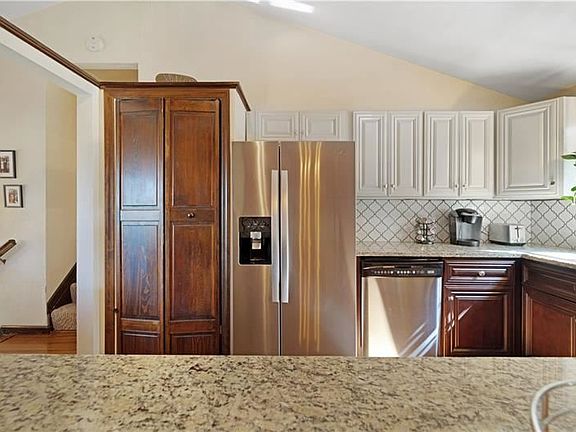 4th image of 129 Loire Valley Dr