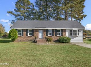 606 N Lynnhaven Dr, Elm City, NC 27822