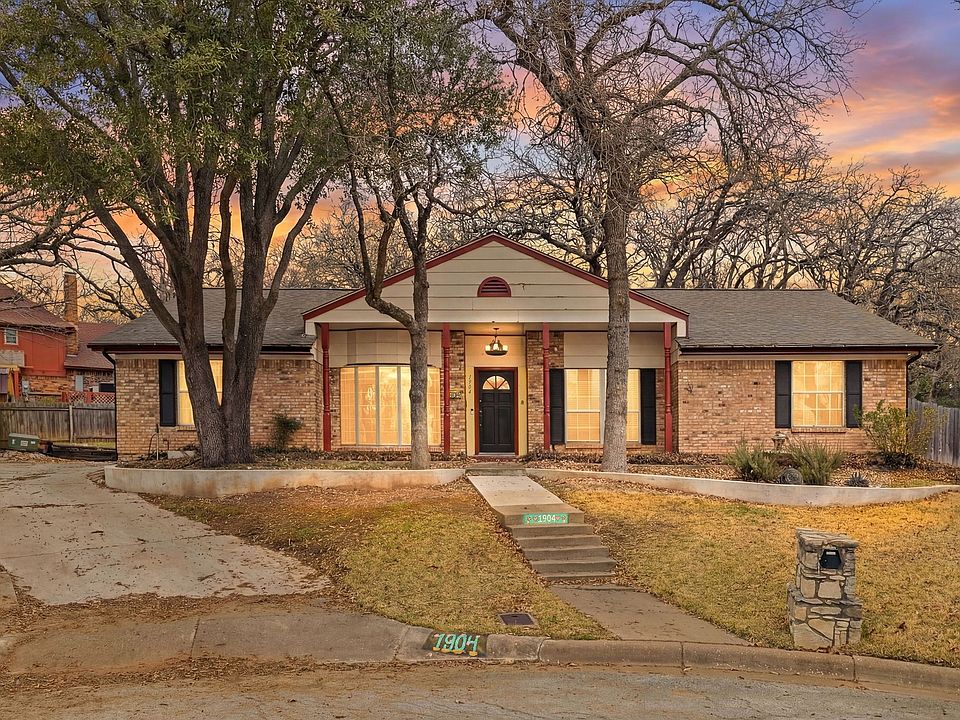 1st image of 1904 Bay Oaks Ct