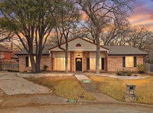 1904 Bay Oaks Ct, Fort Worth, TX 76112