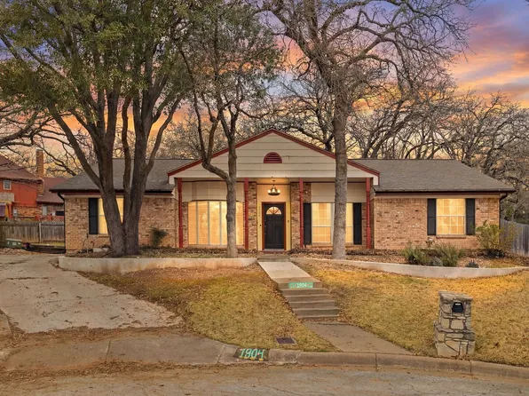 1904 Bay Oaks Ct, Fort Worth, TX 76112