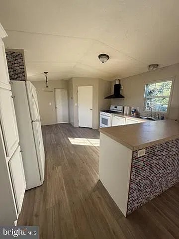 2 bed, 2.0 bath, 924 sqft, $1,250 — Photo 3