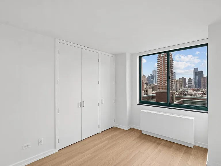 200 W 60th St #15G — Photo 13