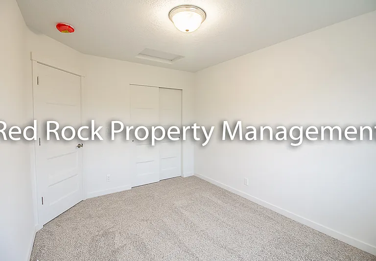 1430 N Michigan Ln — Photo 16