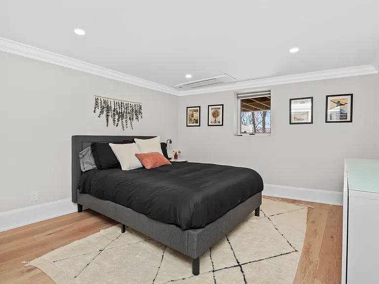 322 Bunker Hill St #B — Photo 18