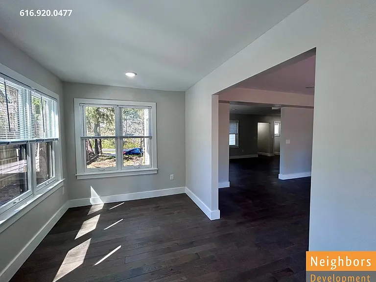 2390 Crestview Dr SW — Photo 11