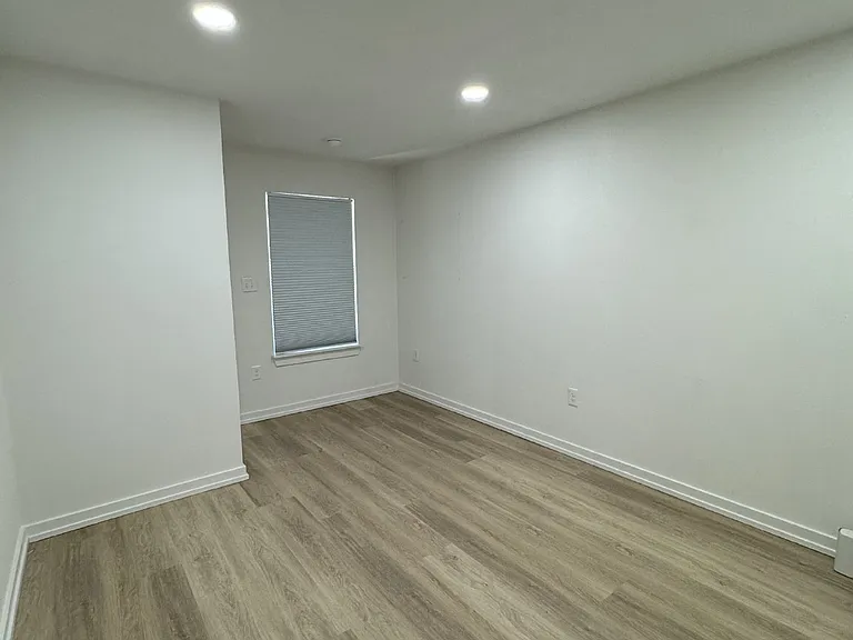 700 Hines Ave — Photo 18