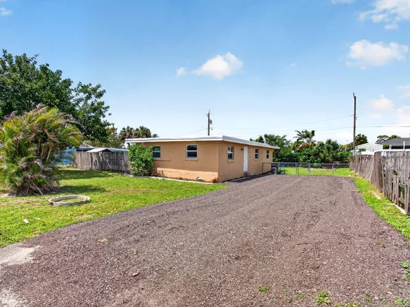1537 E Breezy Lane, West Palm Beach, FL 33417