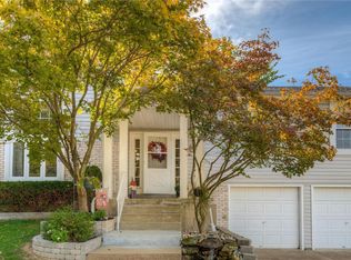 1103 Summit Meadows Dr, Fenton, MO 63026