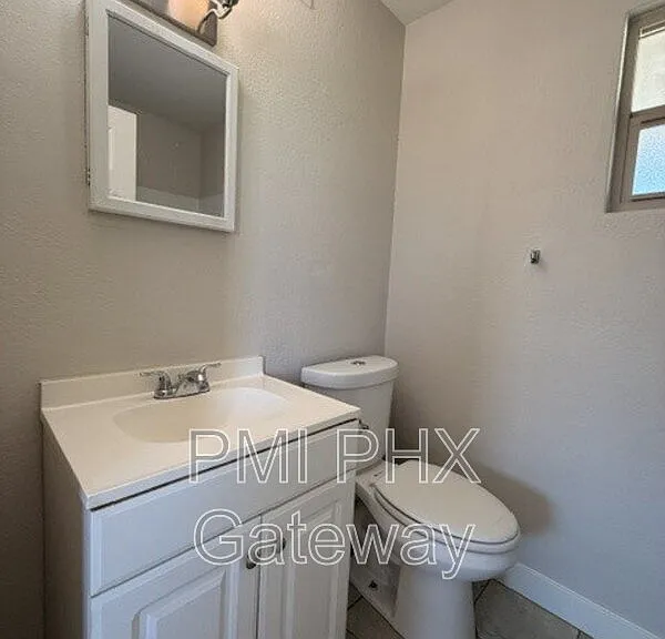 145 E Stewart St — Photo 8