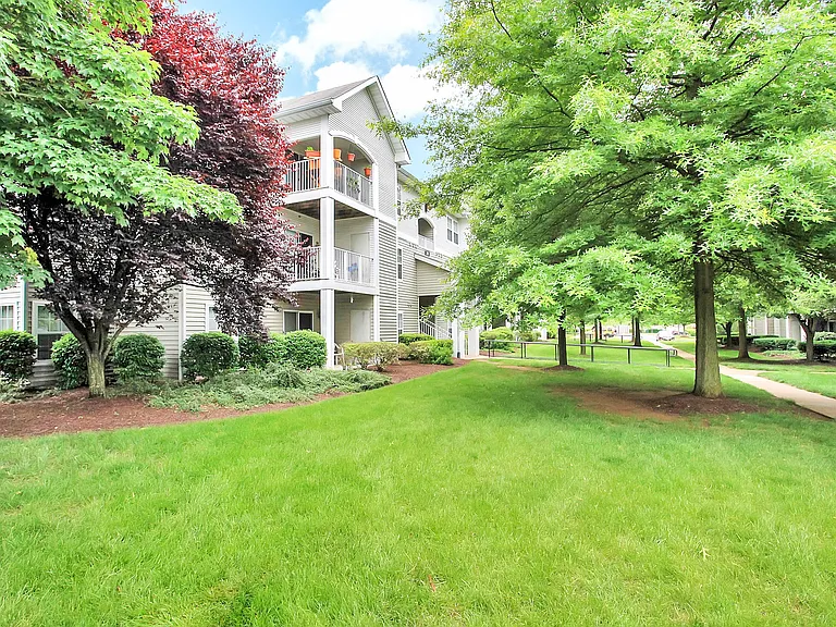 Highland Commons Apartments — Photo 10