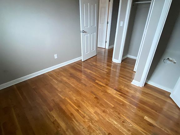 4th image of 823 Rosemont Ave