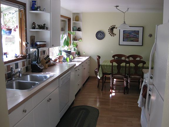 4th image of 1030 Borst Ave NE