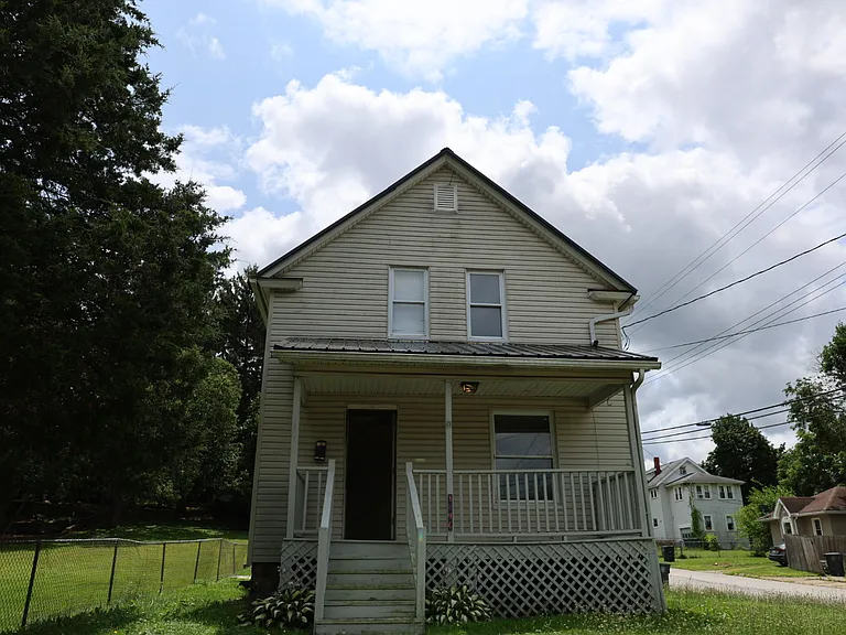 1896 Penthley Ave — Photo 1