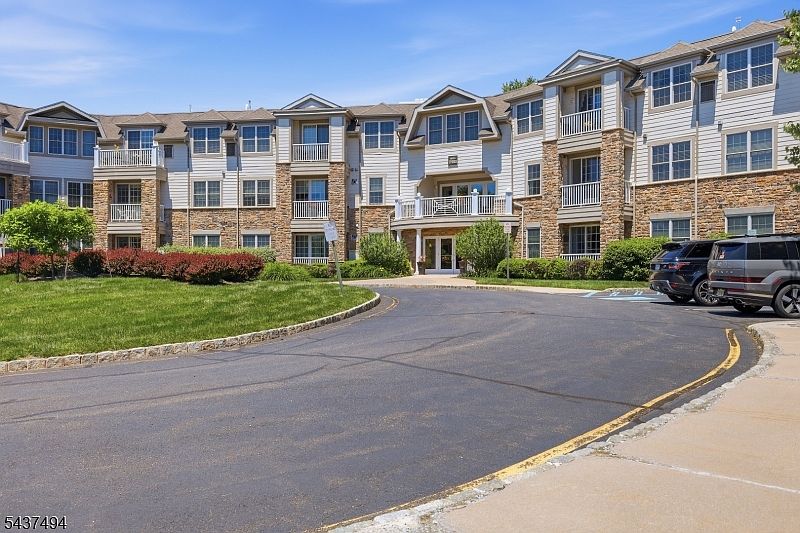 1st image of 387 Victoria Drive