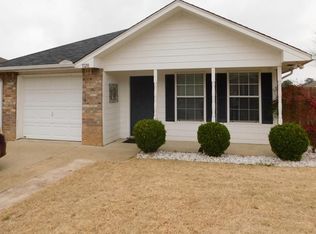 1120 Woodlands Park Dr, Lindale, TX 75771