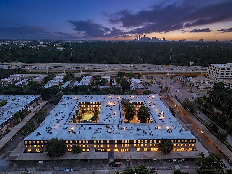 351 N Post Oak Ln #601 — Photo 7