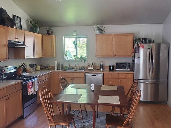 2nd image of 664 E Hall Ave #664