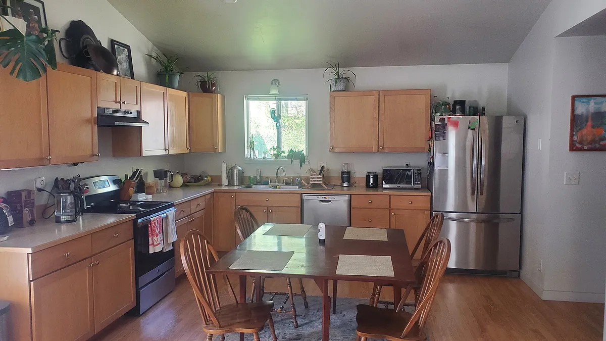 Building Photo - 664 E Hall Ave #664