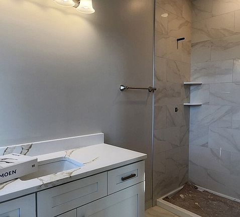 3rd image of 2552 S Central Park Ave