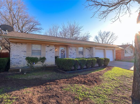 3608 Royal Crest Dr, Fort Worth, TX 76140
