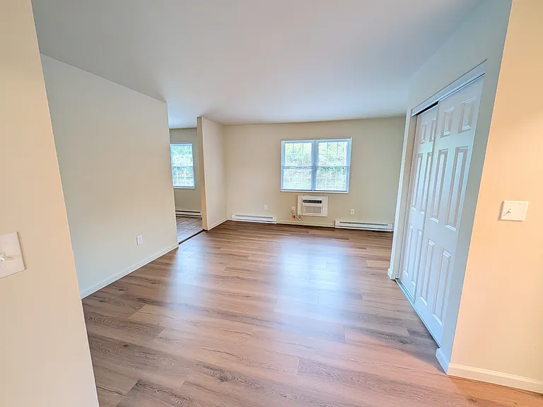 429 N Wolf Creek St #12 — Photo 3