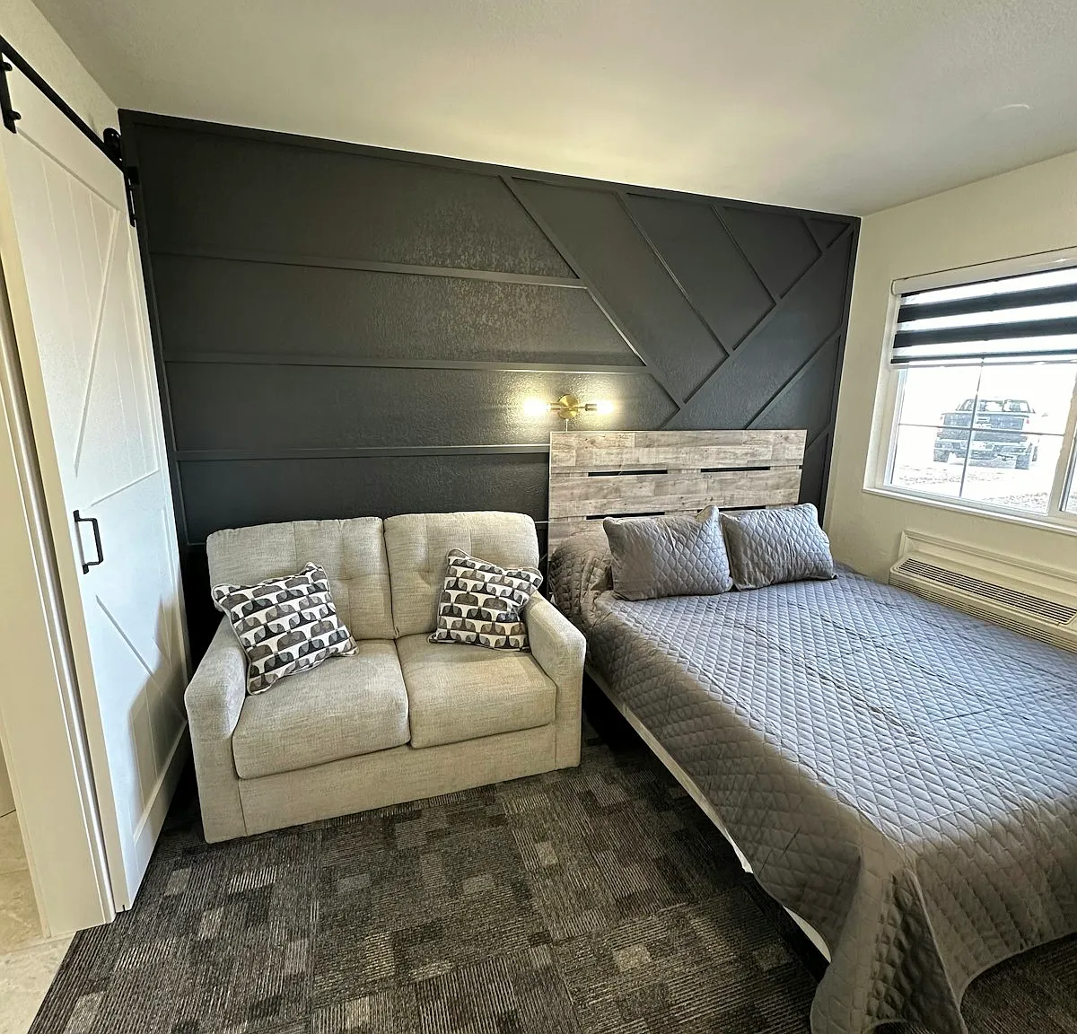 620 Latrobe Avenue, Unit Studio — Photo 2