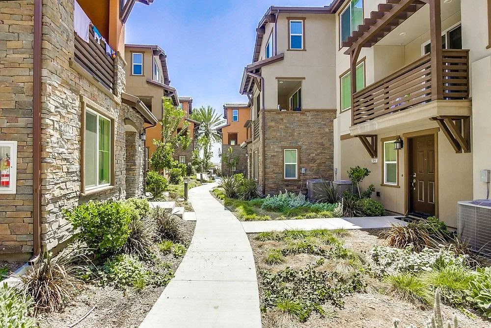 2 bed, 1062 sqft, $3,250 — Photo 3