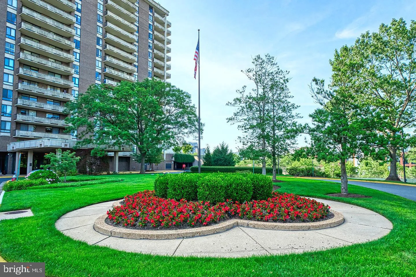 3 bed, 3.5 bath, 2638 sqft, $4,250 — Photo 1