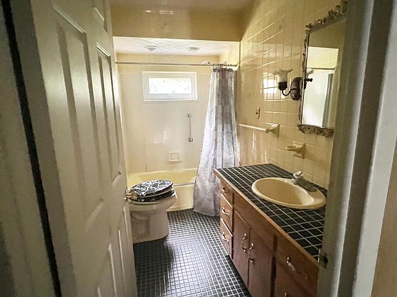 5th image of 81 N Berne St