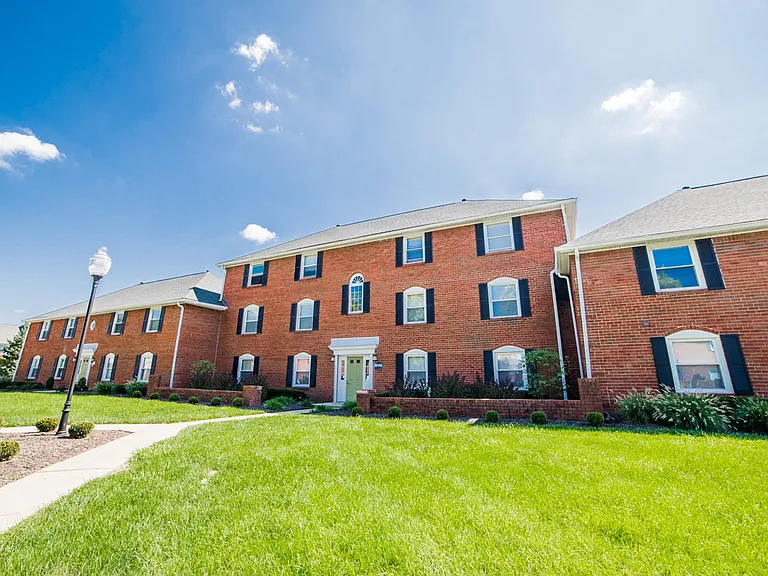 Barrington Estates Apartments — Photo 26