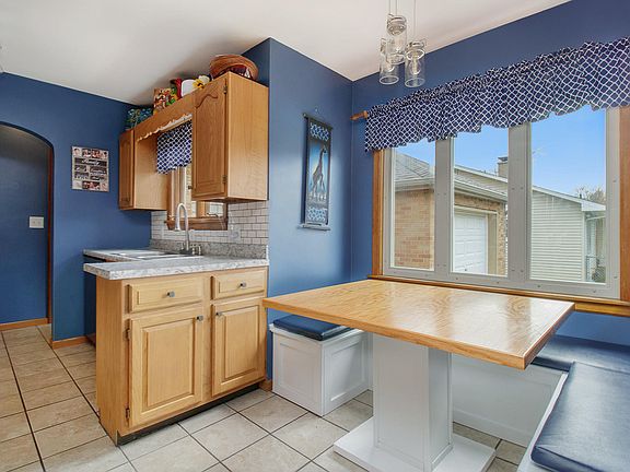 5th image of 108 W Clarke St