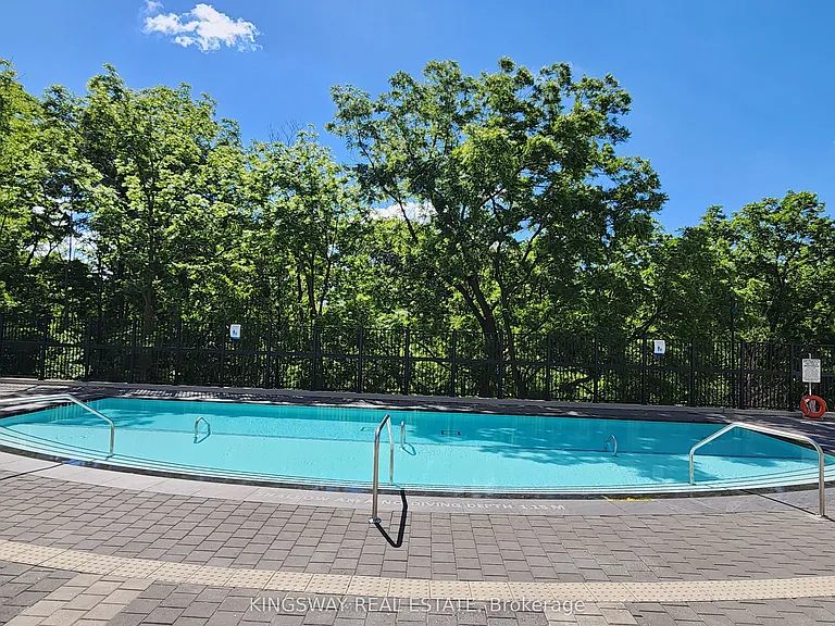 202 Burnhamthorpe Rd E #1207W — Photo 4