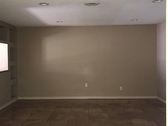 2nd image of 1419 Primrose Ave