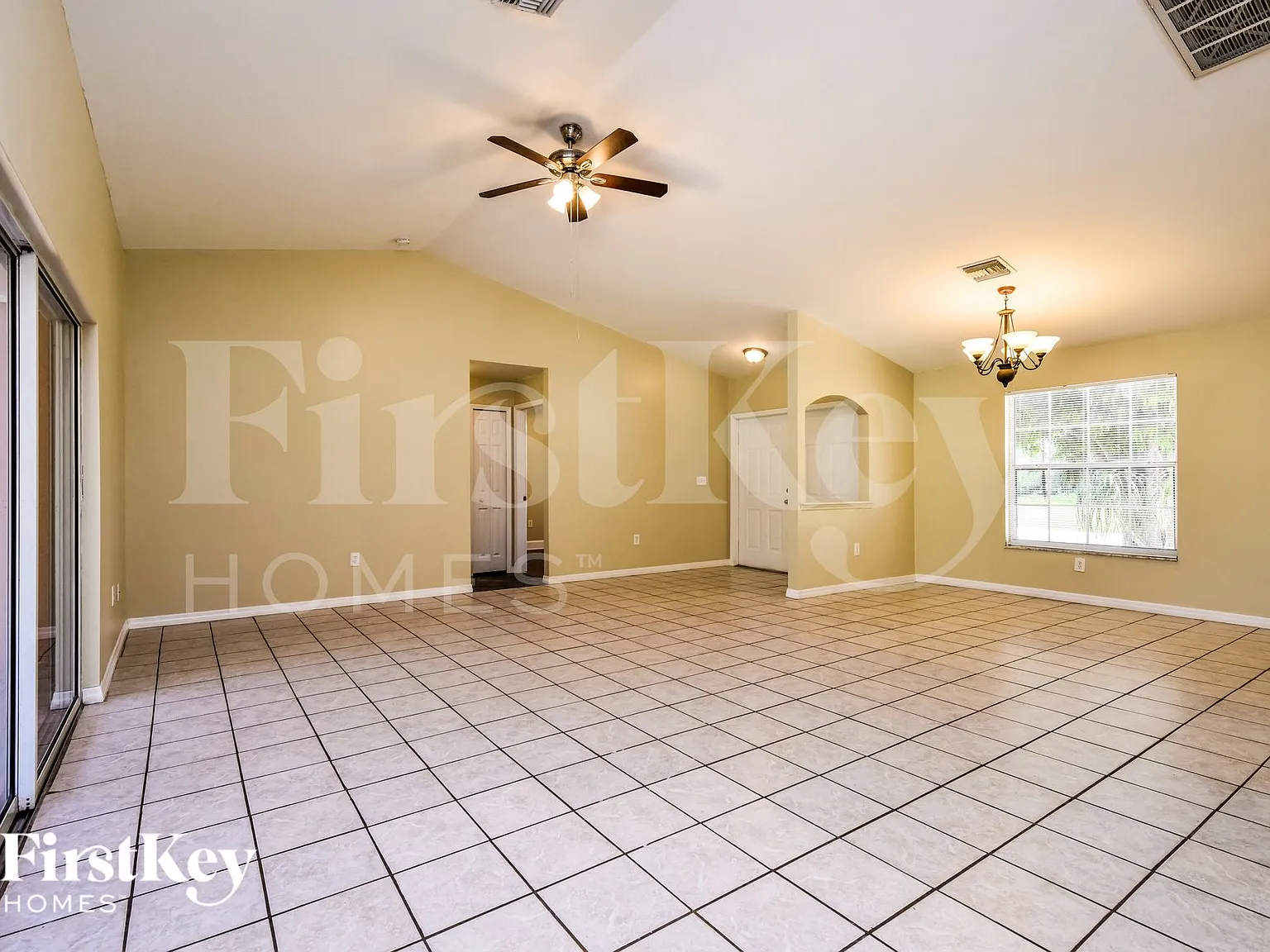 3 bed, 2.0 bath, 1518 sqft, $2,145 — Photo 4