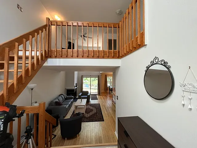 2 bed, 2.5 bath, 1559 sqft, $3,700 — Photo 3