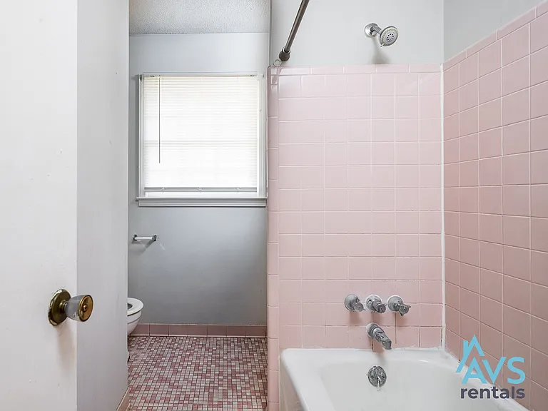 908 Woodale Cir — Photo 14