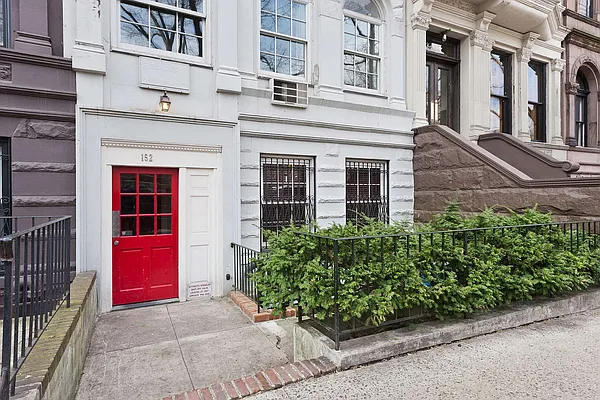 Sold by Compass | media 22